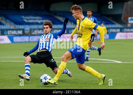 EINDHOVEN, NIEDERLANDE - 3. JANUAR: Iker Pozo vom FC Eindhoven, Jamie Jacobs vom SC Cambuur während des niederländischen Keukenkampioendivisie-Spiels zwischen FC Eind Stockfoto