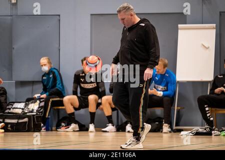 Broendby, Dänemark. Januar 2021. Die Spieler der dänischen Männer-Handballnationalmannschaft treffen sich vor der Weltmeisterschaft 2021 in Ägypten zum Training in Idreattens Hus. Hier leitet Cheftrainer Nikolaj Jacobsen das Training. Kredit: Gonzales Foto/Alamy Live Nachrichten Stockfoto