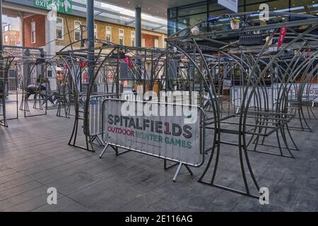 Der berühmte und einst pulsierende Old Spitalfields Market, Stände und Geschäfte Geschlossen und verlassen wegen Covid-19 Sperrbeschränkungen, Sonntag, 3. Januar 2021 Stockfoto