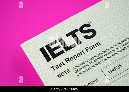 Stafford, Vereinigtes Königreich - 3. Januar 2021: Authentic IELTS Testbericht Formular. Das International English Language Testing System ist ein internationaler STA Stockfoto