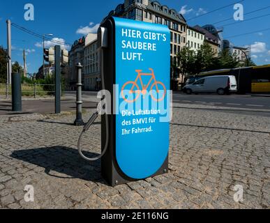 Blue Air Station für Fahrräder beim BMVI in Berlin Stockfoto