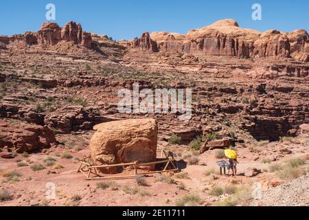 The Birthing Rock, Kane Creek Road, Moab, Utah, USA. Enthält alte indianische Felskunst Stockfoto