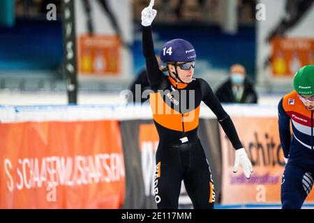 HEERENVEEN, NIEDERLANDE - 3. JANUAR: Jens van t Wout, Dylan Hoogerwerf während der Niederländischen Nationalmeisterschaften Allround Shorttrack bei Thialf Iceri Stockfoto