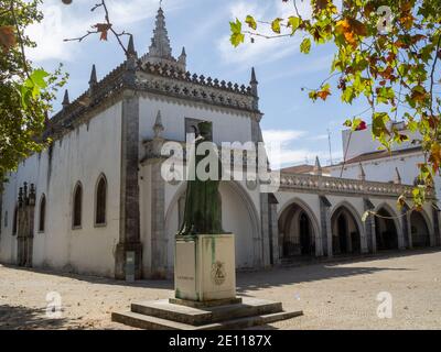 Statue der Königin Dona Leonor am Eingang des Convento da Conceição, Beja Stockfoto