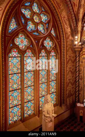 Beeindruckendes Interieur der Matthiaskirche auf der Budaer Burg. Budapest, Ungarn Stockfoto