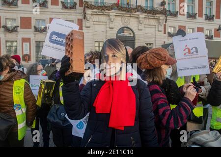 Juntas por la Pública Kollektiv, das Organisationen und Plattformen von Nutzern und Gesundheitsexperten umfasst, hat eine Kundgebung an der Puerta del einberufen Stockfoto