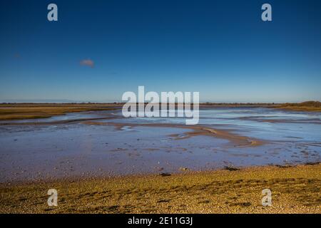 Ebbe am Pagham Harbour in der Nähe von Chichester, West Sussex, Großbritannien Stockfoto