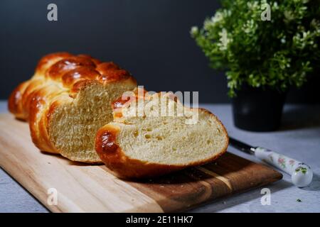 Hausgemachtes Challah-Brot, selektiver Fokus Stockfoto