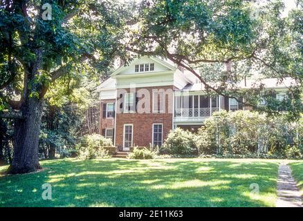 Das Emily Dickinson Haus in Amherst, Massachusetts vor dem gelb gemalt Stockfoto