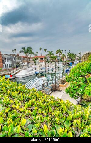 Luftaufnahme des malerischen Kanals mit kleinen und Docks in Long Beach Kalifornien Stockfoto