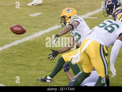 Chicago, Usa. Januar 2021. Green Bay Packers Wide Receiver Tavon Austin (16) fummelt einen Kick-off-Return geben die Chicago Bären den Ball im zweiten Quartal auf Soldier Field in Chicago am Sonntag, 3. Januar 2021. Foto von Mark Black/UPI Kredit: UPI/Alamy Live News Stockfoto