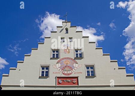 Das Alte Rathaus In Deggendorf Mit Seinem Markanten Turm Ist Im Spätgotischen Stil Gebaut Stockfoto