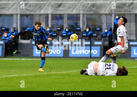 Mailand, Italien. Januar 2021. Nicolo Barella (23) vom FC Internazionale beim Tim-Match der Serie A zwischen FC Internazionale und FC Crotone im San Siro in Mailand. (Foto Kredit: Gonzales Foto/Alamy Live News Stockfoto