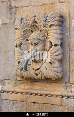 Nahaufnahme des großen Onofrio-Brunnens (1438) in Dubrovnik, Kroatien Stockfoto