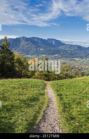 Blick Auf Die Benediktenwand Und Den Bayerischen Alpen Ausläufer Bei Bad Tölz Stockfoto