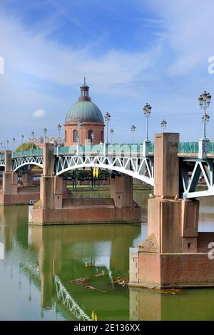 Saint-Pierre-Brücke über den Fluss Garonne & Dome of Saint Josephs Kapelle Toulouse Frankreich Stockfoto