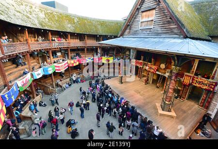 London, Großbritannien. September 2019. Der Eingang zum Shakespeare's Globe Theatre. Die Aufführungen finden unter freiem Himmel statt. Quelle: Waltraud Grubitzsch/dpa-Zentralbild/ZB/dpa/Alamy Live News Stockfoto