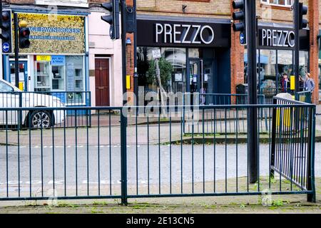 Epsom, London, Großbritannien, Januar 03 2021, High Street Branch OF A Prezzo Italian Style Restaurant Geschlossen während Covid-19 Stufe 4 Absperrung Stockfoto