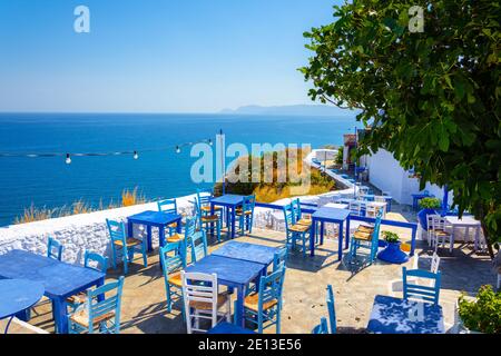 Blick auf Stadt und Hafen auf der Insel Skopelos, nördliche Sporaden, Griechenland Stockfoto