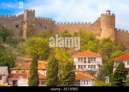 Ohrid, Nord-Mazedonien Stadt Luftbild und Festung von Tzar Samuel Stockfoto