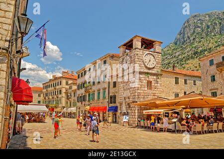 Uhrturm am Platz der Waffen, Kotor Altstadt, Kotor, Montenegro. Stockfoto