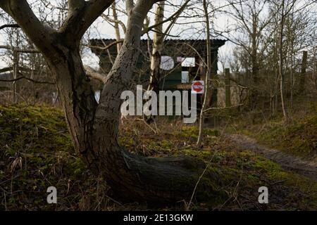 RSPB Reserve College Lake Hertfordshire. Kein Eintrittschild auf Vogelfl. Geschlossen wegen Covid-Einschränkungen Stockfoto