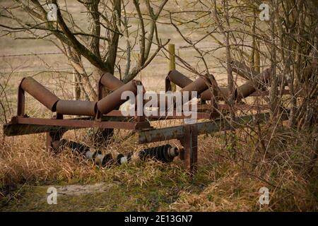 RSPB Reserve College Lake Hertfordshire, rostende elektrische Pylone Stockfoto