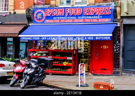 Epsom, London, Großbritannien, Januar 03 2021, Epsom Food Express Independent Food Supermarket Stockfoto