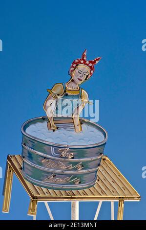 Die Wäsche Lady Leuchtreklame in Waschsalon auf der historischen Route 66 in Tucumcari, New Mexico, USA Stockfoto
