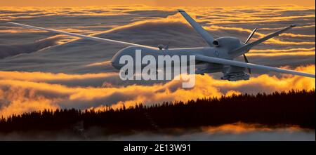 General Atomics MQ-9 Reaper Drohne fliegt über die Berge bei Sonnenuntergang Stockfoto