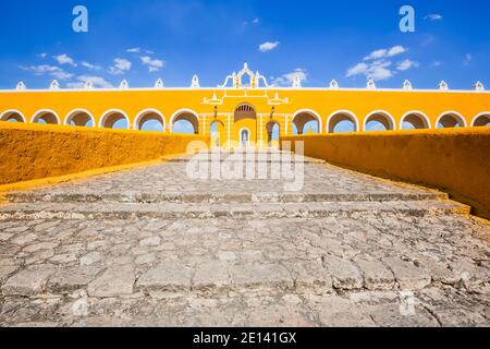 Izamal, Mexiko. Kloster des Heiligen Antonius von Padua. Stockfoto