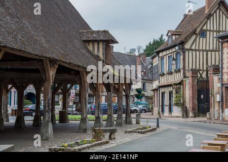 Lyon La Foret Normandie 3. Mai 2013 : Marktplatz in der Altstadt von Lyon La Foret in der Normandie als Markthalle genutzt Stockfoto