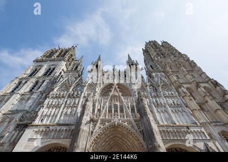 Blick auf die Faszien der Kathedrale von Rouen in der Normandie, Frankreich Stockfoto