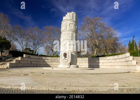 Denkmal Für Den Portugiesischen Ingenieur Duarte Pacheco In Loule Municipal Park Loule Seine Heimat Die Algarve Portugal Stockfoto