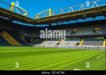 DORTMUND, DEUTSCHLAND - 12. AUGUST 2020: Signal Iduna Park. Fußballstadion von Borussia Dortmund Stockfoto