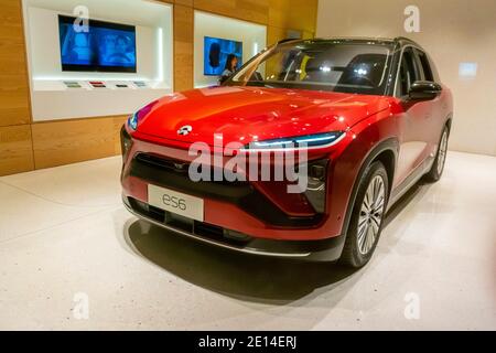 Shanghai, China, Chinese Self Drive Electric Car (ES6) Company Showroom in Luxury Shopping Mall, HKRI Taikoo Hui, Einkaufszentrum, „NIO House“ Corp Ladenanzeige, teure Autos, energieeffizient, E.V., china Elektroautos zum Verkauf, china-Kapitalismus, die Entwicklung der Autos, china Luxus-Shopping Stockfoto