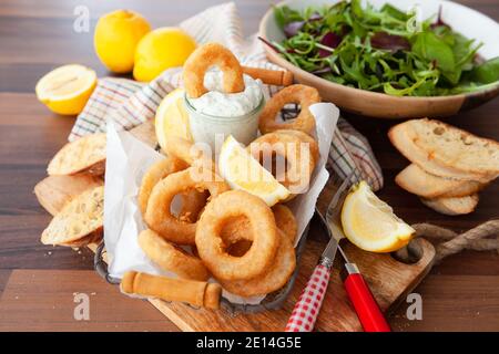 Knusprig Gebratene Calamari-Ringe Stockfoto