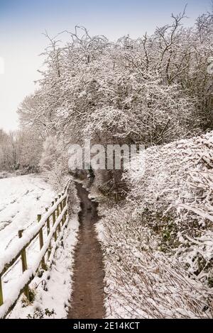 Großbritannien, England, Cheshire, Congleton, Lambert’s Lane, alte Überführung im Winter Stockfoto