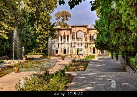 Eingang Pavillon auf dem Gartengelände, Shazdeh Garten, Mahan, Kerman Provinz, Iran. UNESCO-Weltkulturerbe. Stockfoto