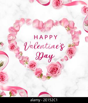 Valentinstag Hintergrund mit Rosenblüten und Rosenknospen geformt ein Herz. Rosenblüten mit rosa Band auf Marmor Hintergrund. realistischer 3D-Vektor Stock Vektor