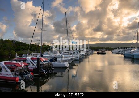 Boote in Marina, Crystalbrook Superyacht Marina, Port Douglas, Queensland, Australien Stockfoto