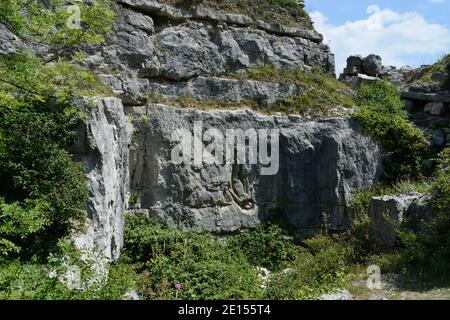 Still Falling by Antony Gormley, Sculpture in Tout Quarry Sculpture Park und Nature Reserve auf der Isle of Portland in Dorset Stockfoto