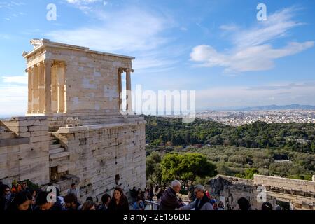 Athen - Dezember 2019: Blick auf den Tempel der Athena Nike Stockfoto