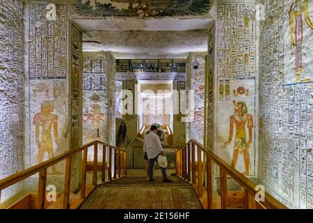 Szenen aus dem Totenbuch im Vorzimmer Das führt zur Grabkammer von Rameses VI Stockfoto