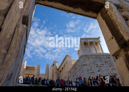 Athen - Dezember 2019: Blick auf den Tempel der Athena Nike Stockfoto