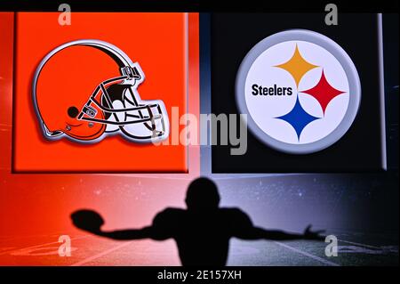 NYC, USA, 2. JANUAR. 2021: NFL Wild Card Match, 2021 Spiele außerhalb der Saison: Cleveland Browns gegen Pittsburgh Steelers. . Silhouette von professionellen amerikanischen Stockfoto