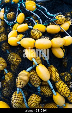 Fischerhafen von Santoña in der Abenddämmerung, Parque Natural de las Marismas de Santoña, Victoria y Joyel, Kantabrien, Spanien, Europa Stockfoto