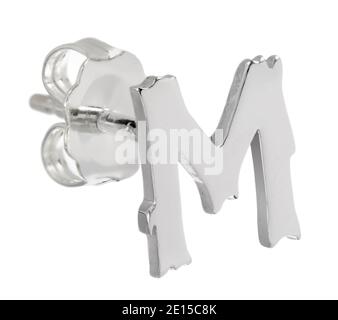 Silber Alphabet Ohrring entworfen von Wendy Brandes fotografiert auf einem Weißer Hintergrund Stockfoto