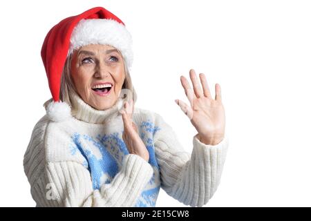 Porträt der überraschten älteren Frau in Santa Hut Stockfoto