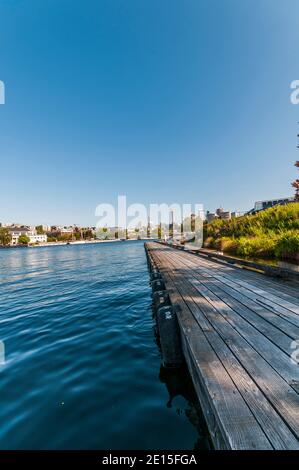 Ein Dock am Lake Union in der Nähe von Queen Anne, Seattle, Washington. Stockfoto